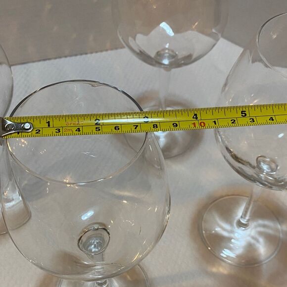 Pier 1 Elegant Swirl Clear Wine Glass Set (4) - Picture 8 of 11
